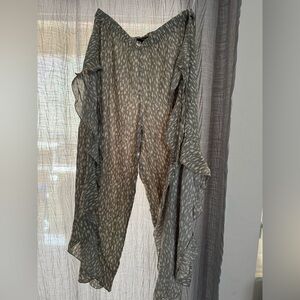 Forever 21 Gray Patterned Ruffle Pants